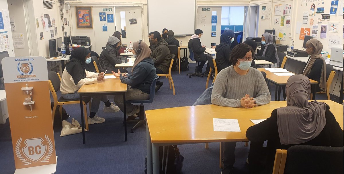 Brightcentres's tweet photo. Fantastic insight to medicine day at @Brightcentres in partnership with @kclsomsoc!! #UCAS #medicine https://t.co/itGPgTi1XJ