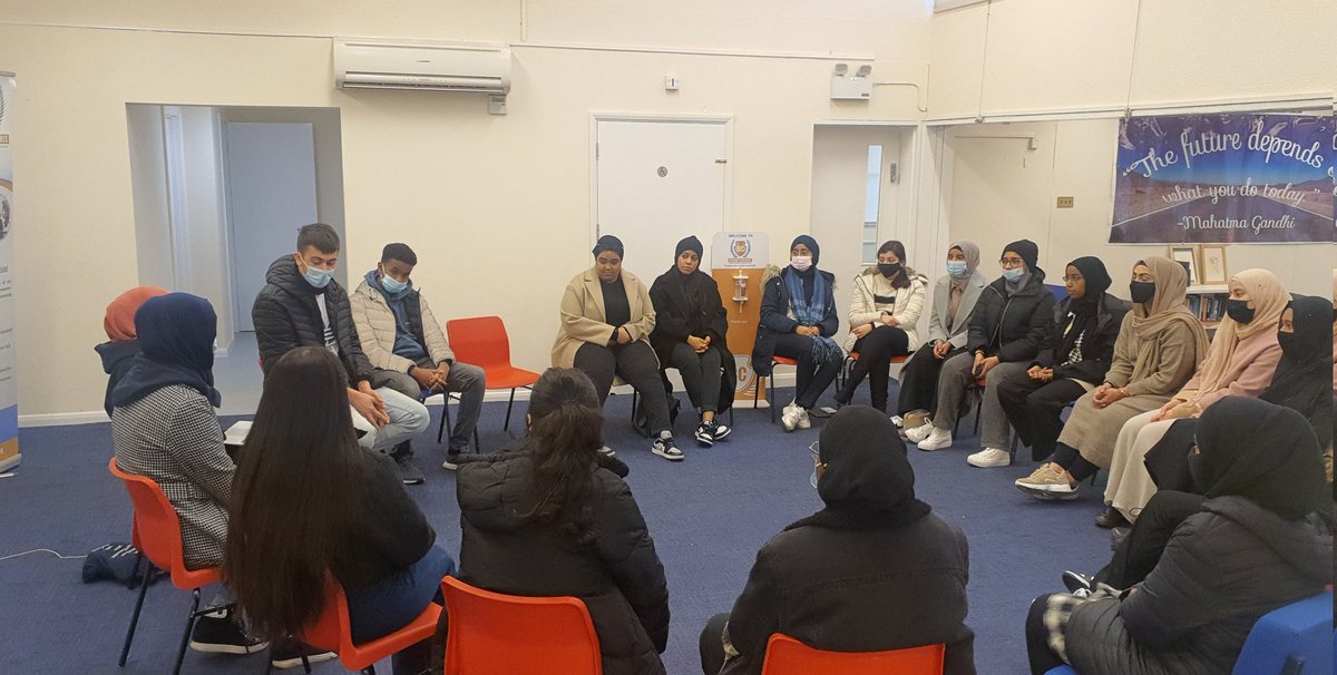Brightcentres's tweet photo. Fantastic insight to medicine day at @Brightcentres in partnership with @kclsomsoc!! #UCAS #medicine https://t.co/itGPgTi1XJ