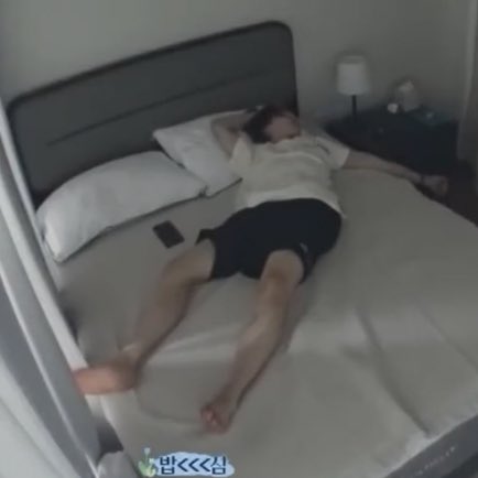 uarmymore's tweet photo. a gente: cadê o jimin que saudades do Jimin

e o Jimin assim: https://t.co/Fc2agF9tQL