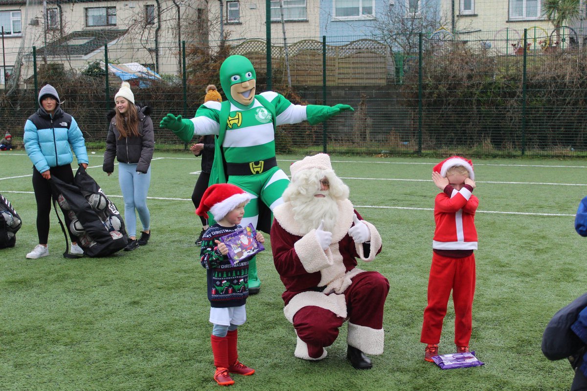 BaldoyleUtd's tweet photo. Great morning at the Academy this morning where we had 2 special visitors for the kids. The great man himself Santa Claus and @ShamrockRovers mascot Hooperman. Gifts for everyone and football fun for all https://t.co/ZdDAFfODWn