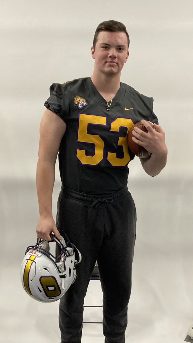 mikestricker04's tweet photo. Committed!!!!!!!🟣🟡 
@williehayes47 @lemont_football @C4eliteJ @youngbloodgreg @CoachHehman https://t.co/oShbgta5Mh