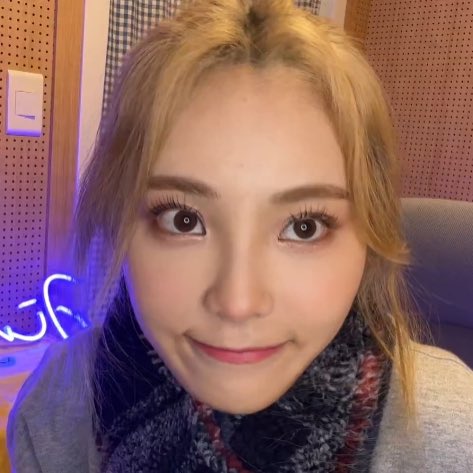 low quality jinsoul tweet media
