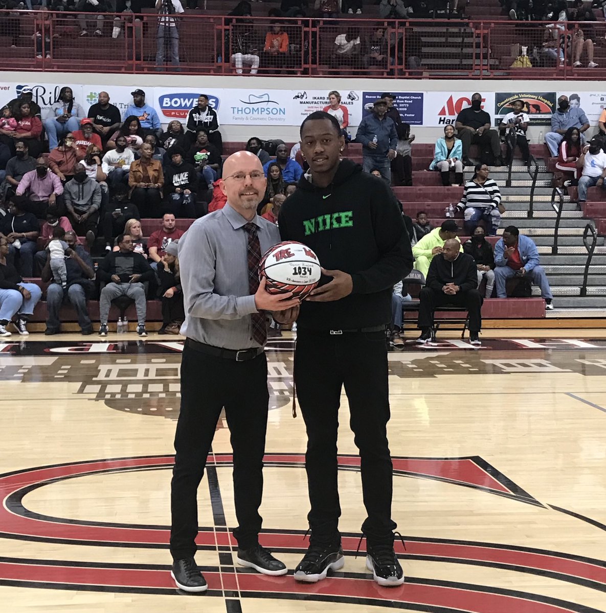 SparkmanHoops's tweet photo. We honored Class of 2021 Trevon Ragland last night on scoring 1,000 points in his career! Great Job Trevon! Welcome to the Club‼️ @TreRag_02 https://t.co/tQyHNaEeNm