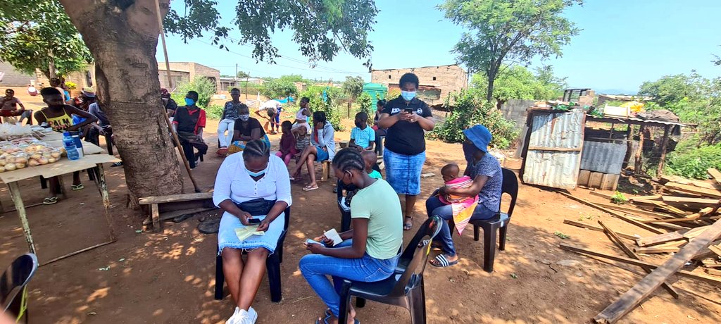 MpuHealth1's tweet photo. #VoomaWeekend.
Health workers administering COVID-19 Vaccines at Block-B in Nkomazi Local Municipality. https://t.co/L0C1tgq7Z2