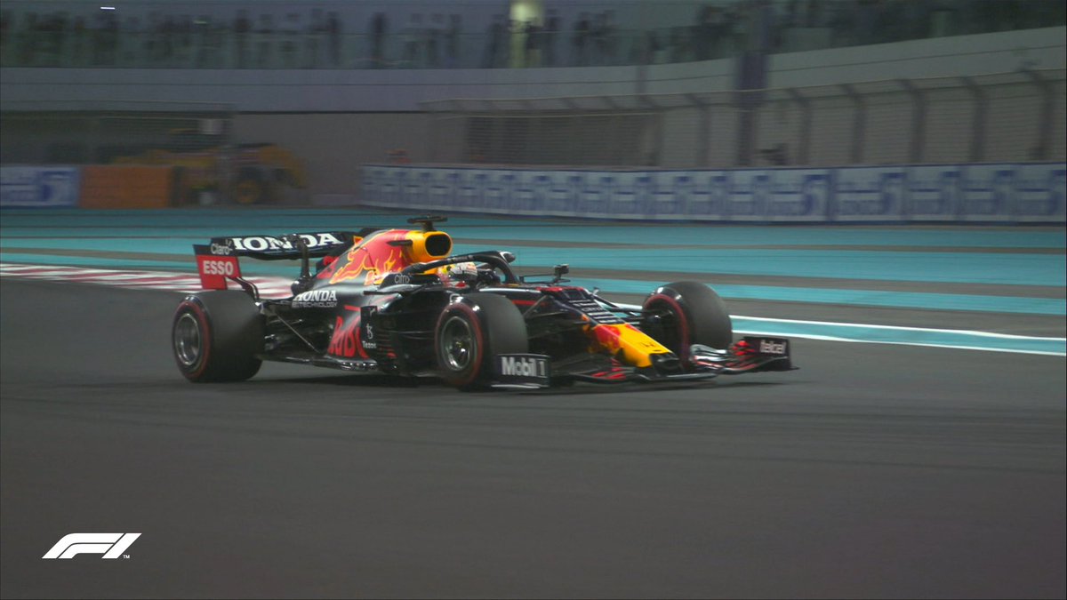 Jensen89NL's tweet photo. Yesssss!! Half het werk is gedaan maar morgen wordt het banden management cruciaal. #verstappen #maxverstappen #AbuDhabiGP #gpabudhabi https://t.co/NqqU7KawAs