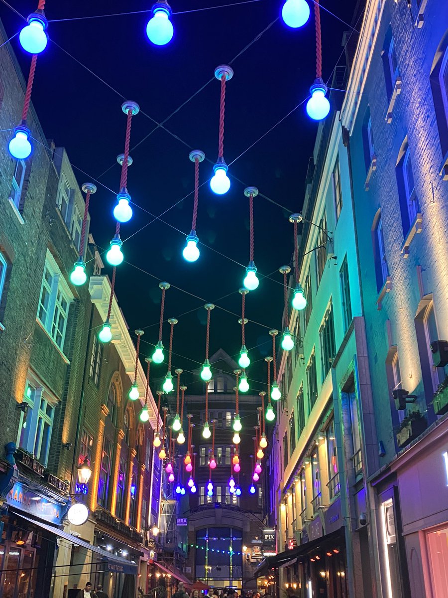 ThePagesTravel's tweet photo. Christmas time in London! Which are your favourite Christmas cities #theadventurepages https://t.co/1xaf2AKAaJ