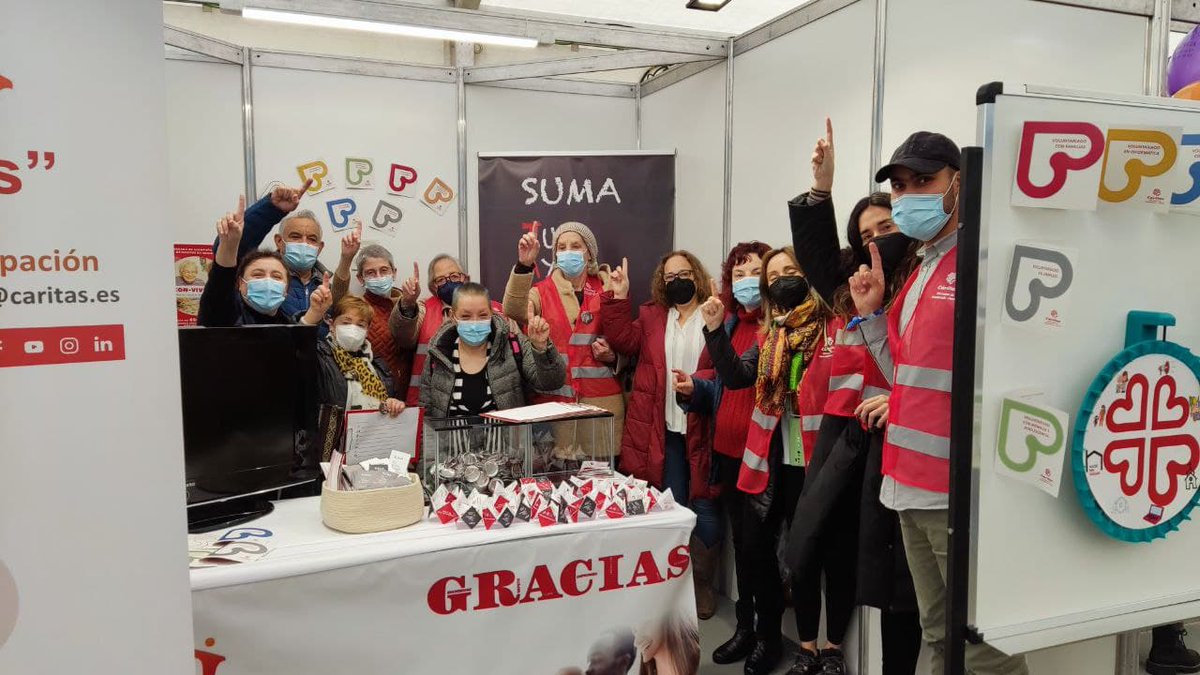PingotaCom's tweet photo. 🙋‍♀️🙋Na Oficina de Voluntariado do Concello de Ferrol, en @CaritasMondoFer , en @Xeracion , en AECC Ferrol ESTÁN POR TI
#FeiradoVoluntariado
Ata as 19.00 na praza da Constitución. https://t.co/Nu8kZdQgC6