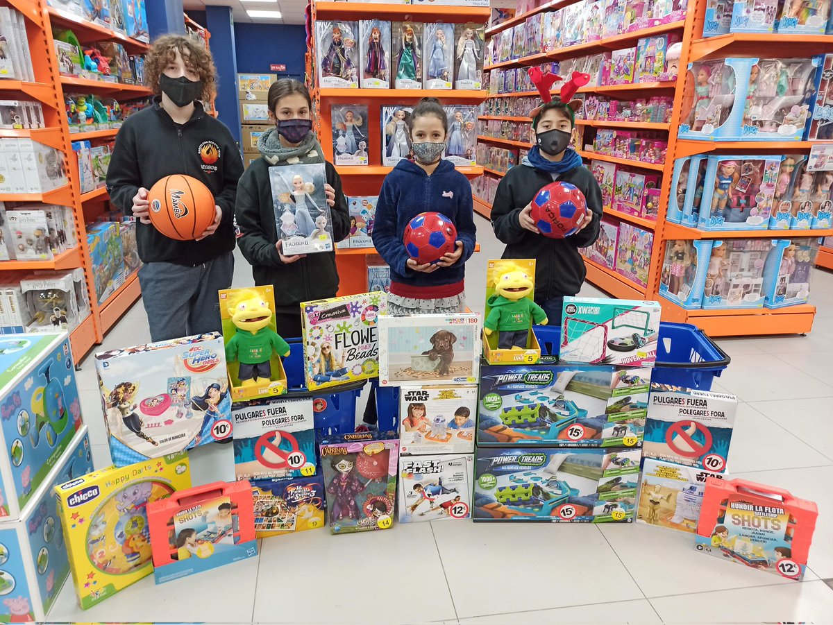 FllLegends's tweet photo. Today, people have gived us 230€ and we went to buy toys for children that don't have. Thanks a lot to the people who have helped us! Merry Christmas 
Avui hem recollit 230€ i hem anat a comprar joguines pel Nadal. @FLL_Spain @firstlegoleague @Ingeniera_soy @FIRSTweets https://t.co/jCeqQj1fof