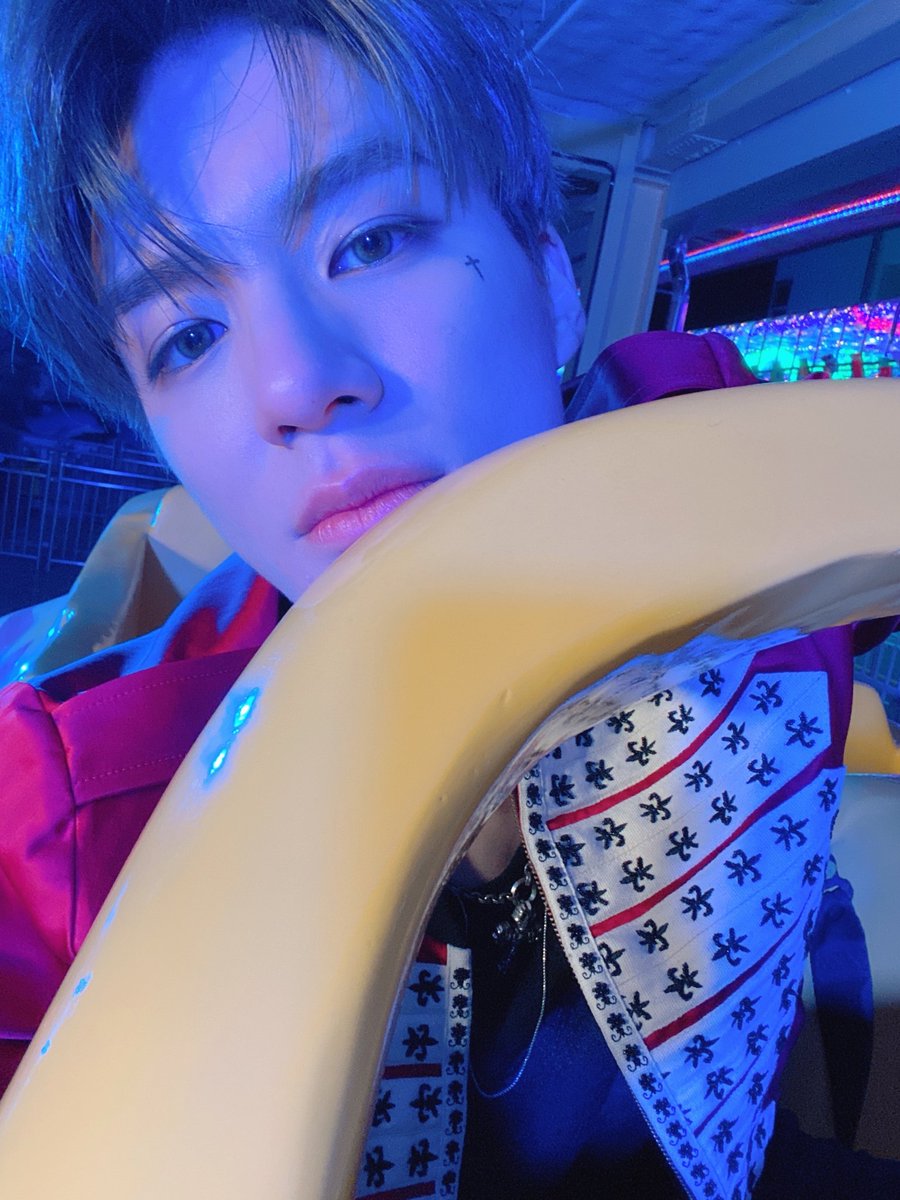 hourly jeno 👑 tweet media