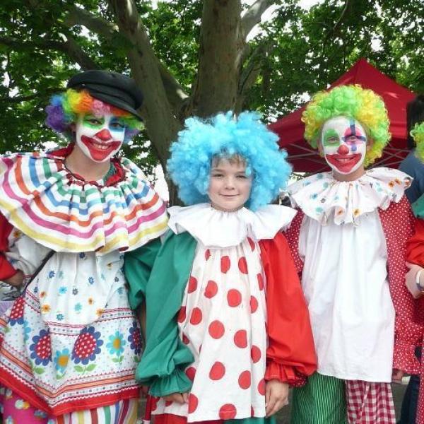 FootballFansFo2's tweet photo. John Moss and his entourage unilaterally awarding 3 points to Man Ciy

|#Cheats #poorrefereeing #MCIWOL https://t.co/0zHuxJshrS