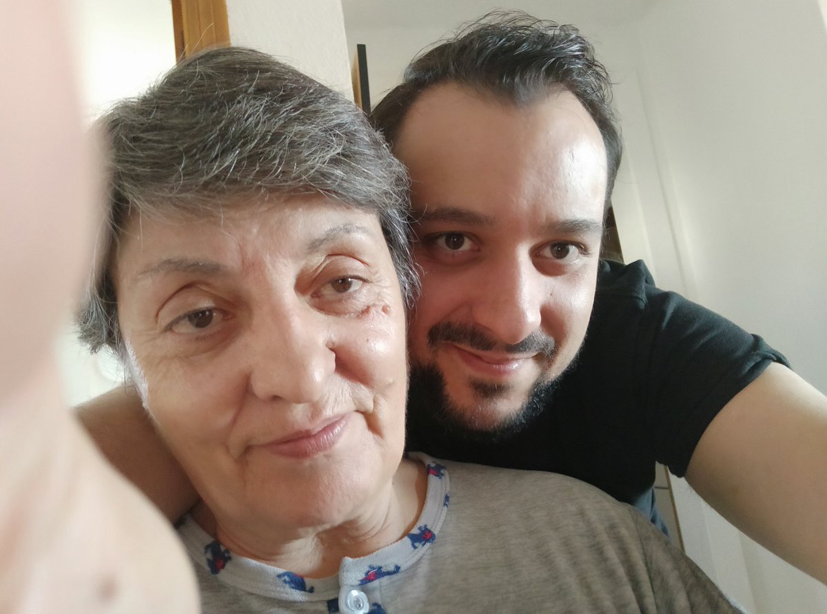 Tigoris's tweet photo. Mi mamá cumple hoy 66. Después de pasar un año de mierda, hace poco nos dijeron que tenía un carcinoma y anda bastante asustada. La tía me gana a todos los juegos, da igual lo que la traiga. Hoy, a los castillos de Borgoña. Es una fenómena y la quiero mucho. Fuerza a todos. https://t.co/IZnrhPefpI