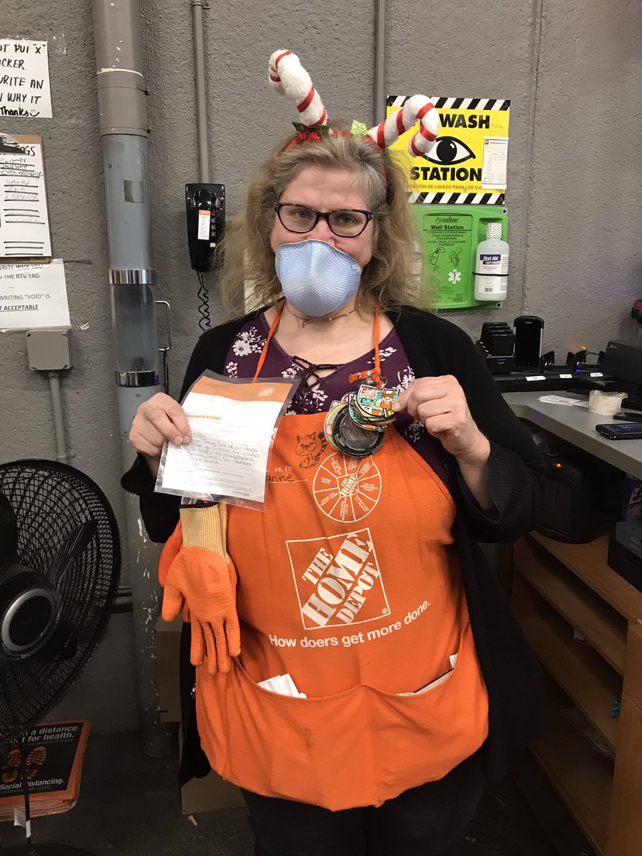 PerroneAlisha's tweet photo. Great Job Suzanne!! Your always willing to help out and support the team! Thank you! ❄️0984❄️ @campbellsue03 @THDRefereeDale @JJstrothers01 https://t.co/d1kctRVQWJ