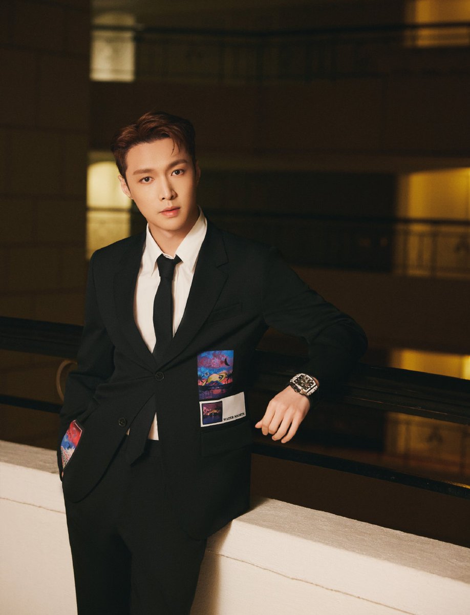 EXO is the first ever artist to win 5 Daesangs at a row. Baekhyun is the first ever soloist to win Best Male Artist 3 years at a row &amp; Zhang Yixing holds the record of winning 4 major awards alone at a timee (2021) <a href="/weareoneEXO/">EXO</a>