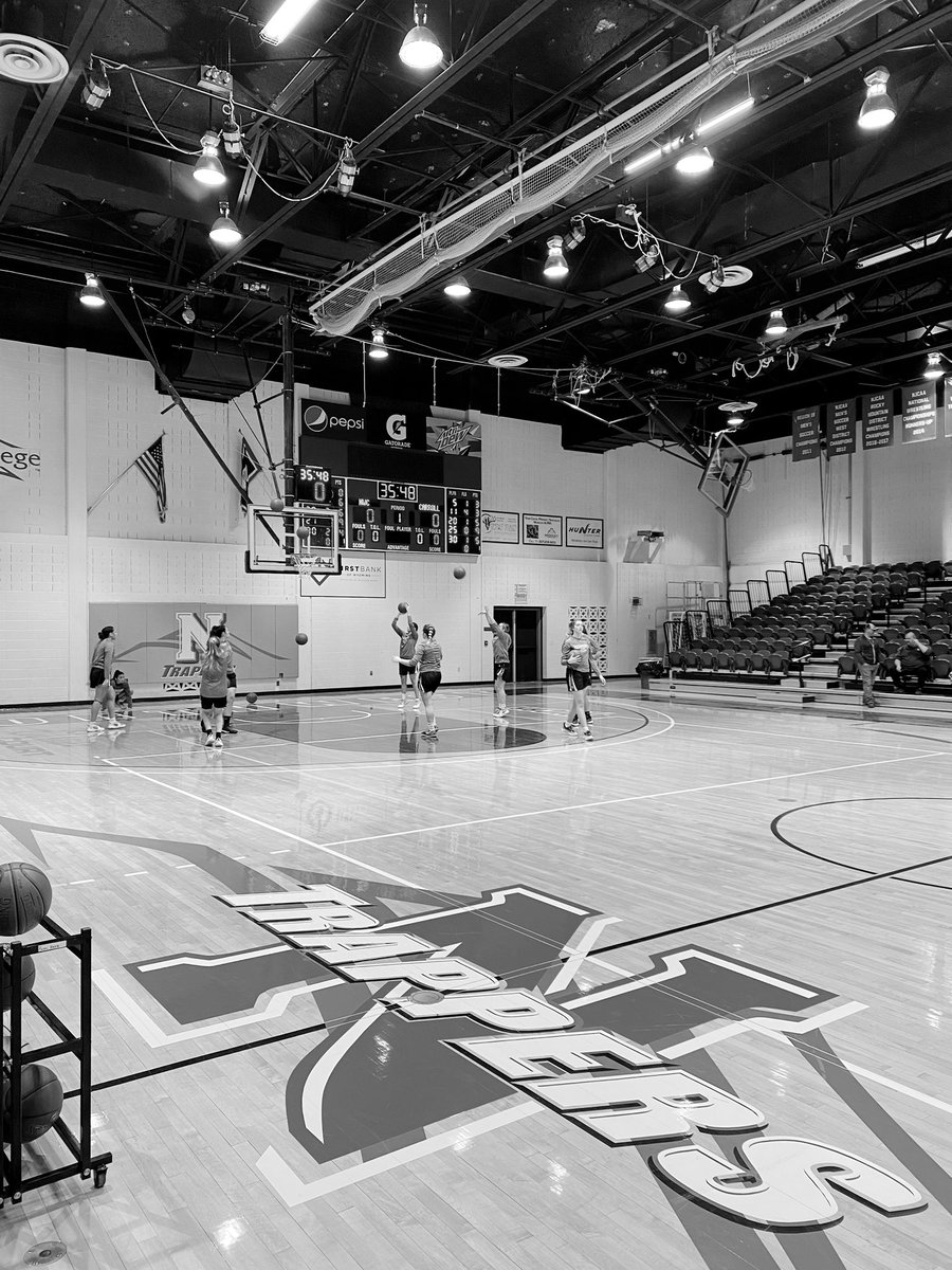 NorthwestWBB's tweet image. T- 35 minutes until tip off!⏳
TRAPPERS @ home vs. Carrol JV

👀 nwctrappers.com/sports/wbkb/20…

#TrapEm