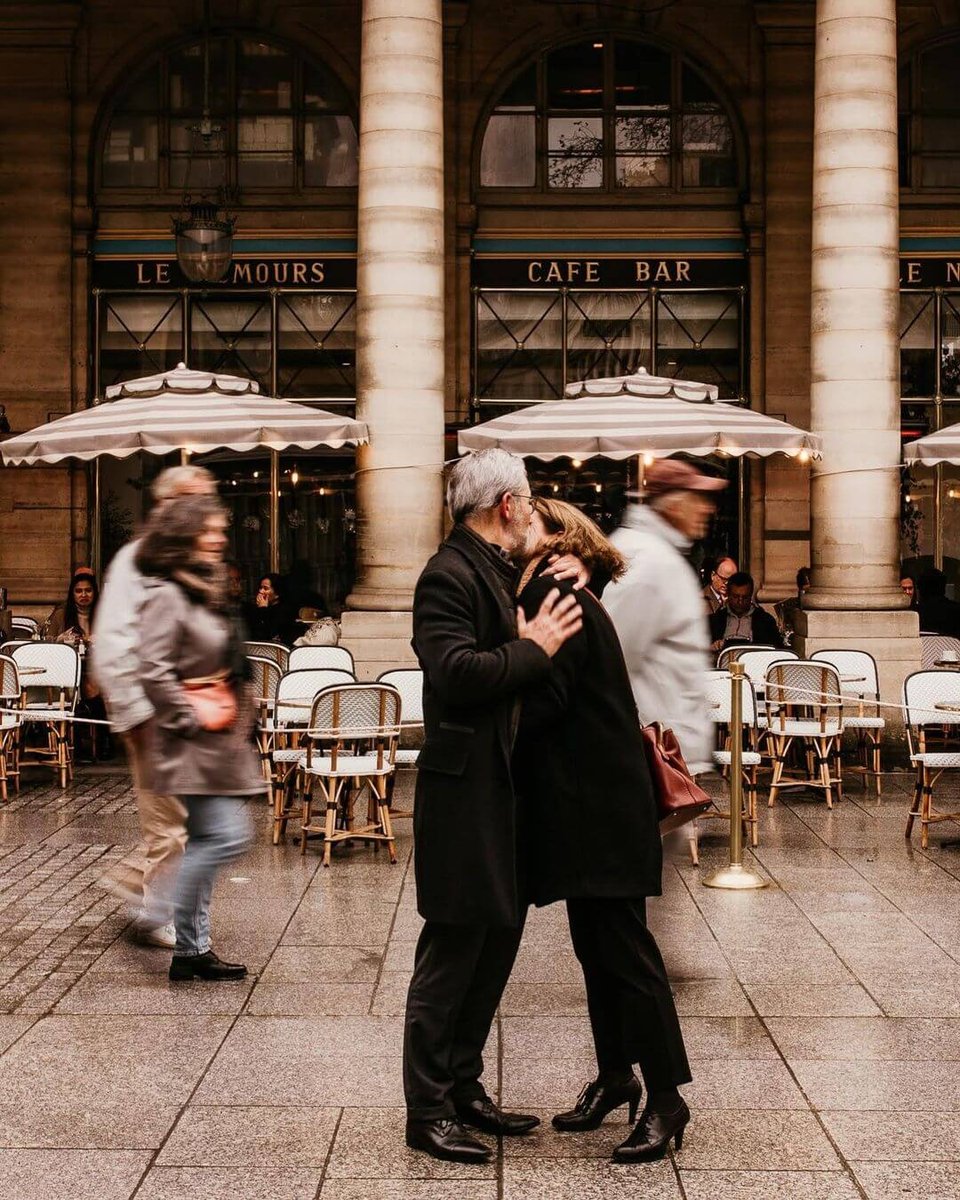 hipparisblog's tweet photo. I am wondering why there are SO MANY great photos taken in from of #lenemours ? I do love this one full of hope, love and joy! Bon weekend everyone.
Photo: @marie.devivies
#parislove #parisvibes #lenemours #cafelenemours #rightbank #palaisroyal #weekendvibes #weekendinparis https://t.co/AhWtljlkwA