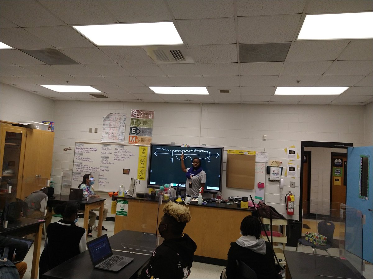 Stephen_tx61's tweet photo. Ms. Peck's class understood the assignment. Coding, music, and the number line #connections #NationalComputerScienceWeek #YourVoiceIsPower @EarSketch @RexStem https://t.co/rJwF5cq6z0
