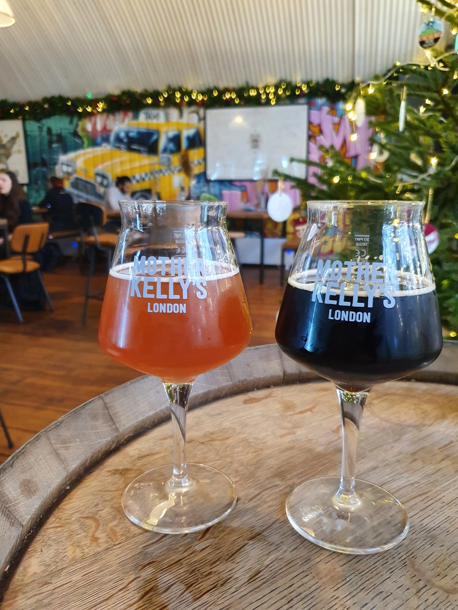 No trip to 'That London' is complete without popping into @MotherKellysE2 Kicking things off with @brick_brewery 4.7% Fruit/Sour Berliner Weisse + @neptunebrewery 'Abyss' 5% Oatmeal Stout - Both Delish!!!  Just 6 hrs til the gig.... #CraftBeer #marathonnotasprint