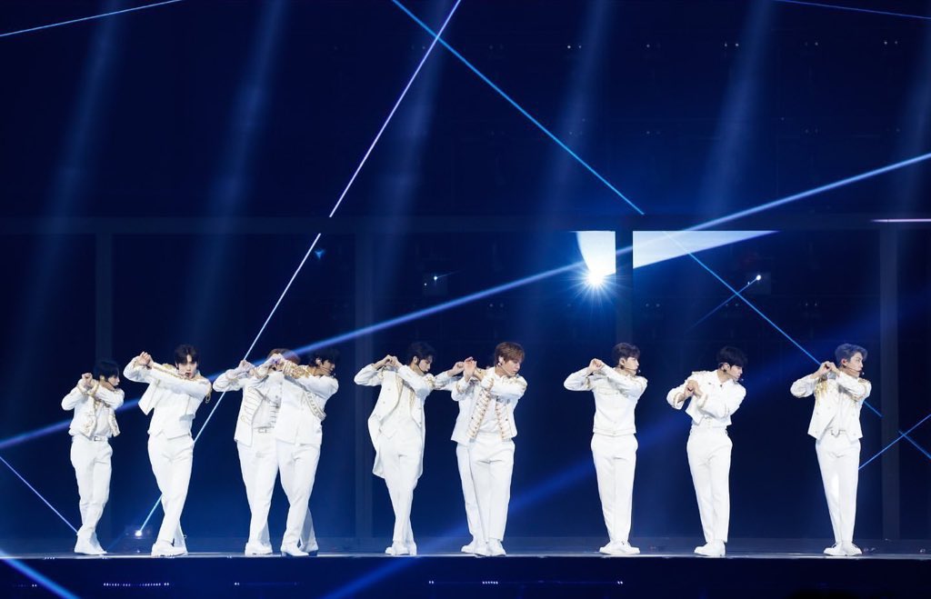 be_with_one_'s tweet photo. 2021 워너원 
덕분에 행복했다 👊🏻👊🏻☝🏻💙 https://t.co/VGd6ZMekEA