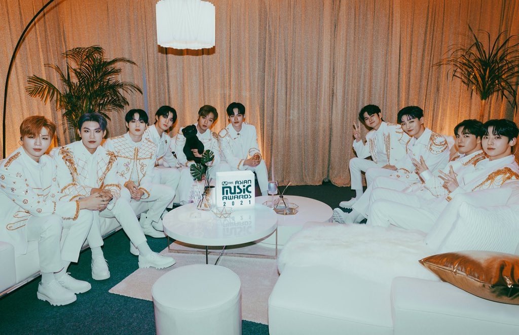 be_with_one_'s tweet photo. 2021 워너원 
덕분에 행복했다 👊🏻👊🏻☝🏻💙 https://t.co/VGd6ZMekEA