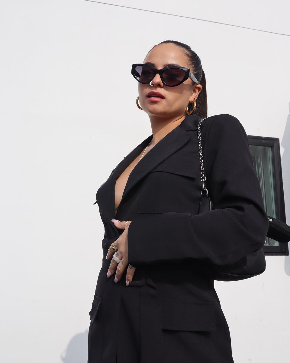 boohoo's tweet photo. Call off the search...we've found your outfit 🖤 Hit the link to shop the Tall Belted Tailored Woven Blazer Dress: https://t.co/zKP7ubFHXK

(📷 sammiee ) https://t.co/eMhwXQMgy2