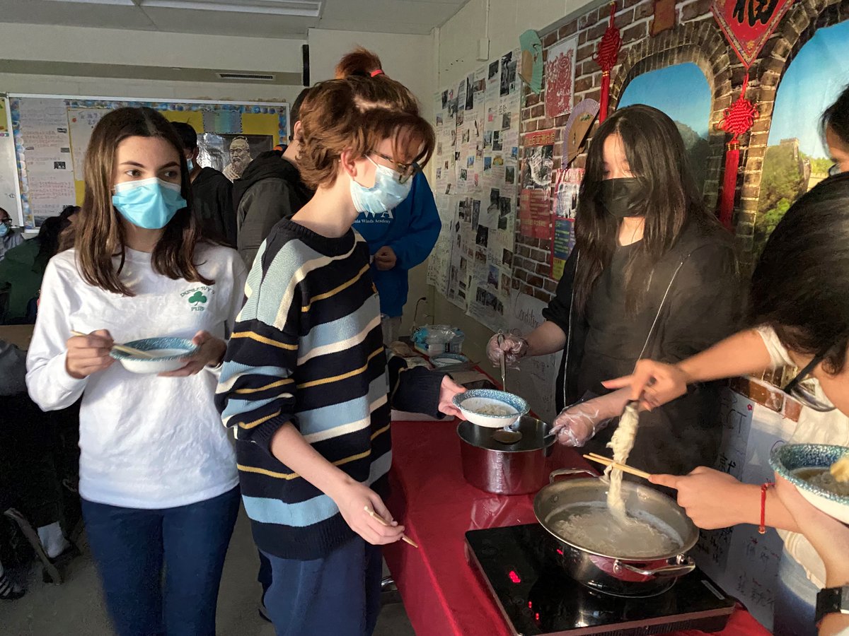 Chinese_Edison's tweet photo. Chinese Culture Club winter party on Thursday. We enjoyed watching the Monkey King movie and eating Chinese noodle soup. 🥢😋👍Thanks officers! 🙏👏😀@monica_bentley1 @EdisonHSEagles https://t.co/VjKtqEsgG6