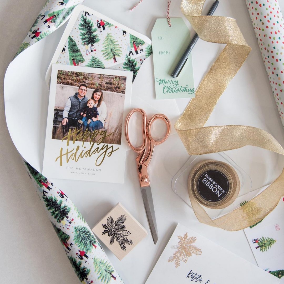 Paper_Source's tweet photo. Incorporating a DIY touch to your holiday cards and gift wrapping this season? Here’s a little bit of inspiration for you!
Photo: @belenaquinaphoto &amp; @jen_naye 

#papersource #holidaycards #giftwrapping #diy #envelopelining #heatembossing #wrappingpaper https://t.co/CM3tHTu7xZ