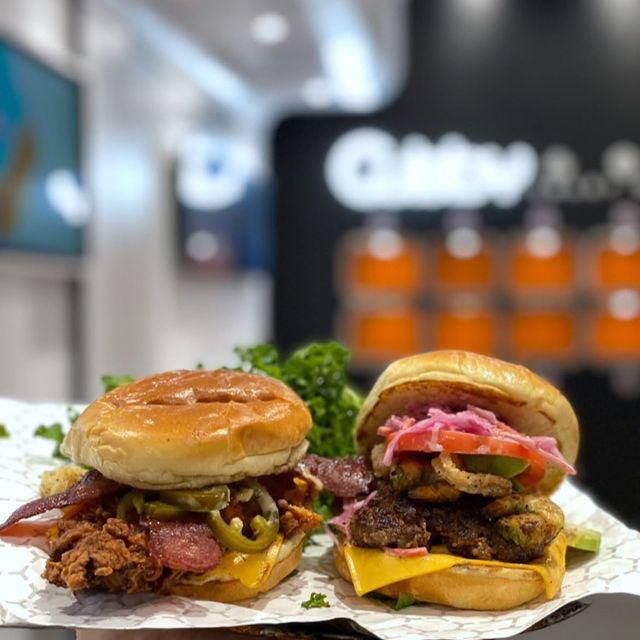 CubbyKitchen's tweet photo. 📸@eilleeneats Have you tried our new burgers yet? 4 new burgers are here! Chubby Cubby Burger, Cali Burger, BIG Nashville Chicken, and The Antetokounmpo. Which one do you want to try? 

.
.
.
.
#antetokounmpo #bigburger #foodporn #grilledcheeseburger #nashvillechicken https://t.co/BPaVzK4BdJ