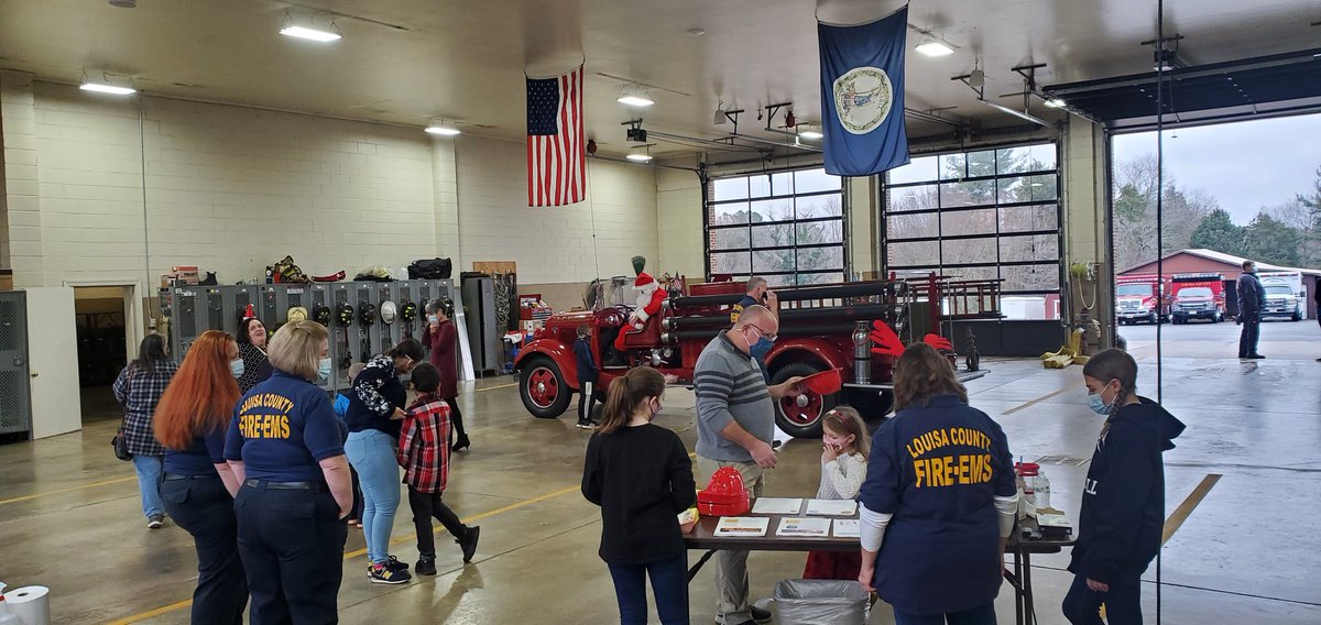 FREE #photoswithsanta happening NOW until 1pm. Stop by to see us!

300 E Main Street 
Louisa, VA 23093