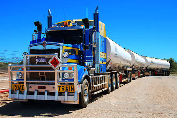 GSaruni's tweet photo. SHORT THREAD...

AUSIE ROADTRAINS

What travels at 120 kph, weighs roughly 200 tonnes, 80 metres long, has 4-6 trailers &amp; 86-102 tyres?

This is a basic description of road train that is a prominent mode of transport for heavy haulage industries in Australia.

A short tribute... https://t.co/AIXgHlfeTC