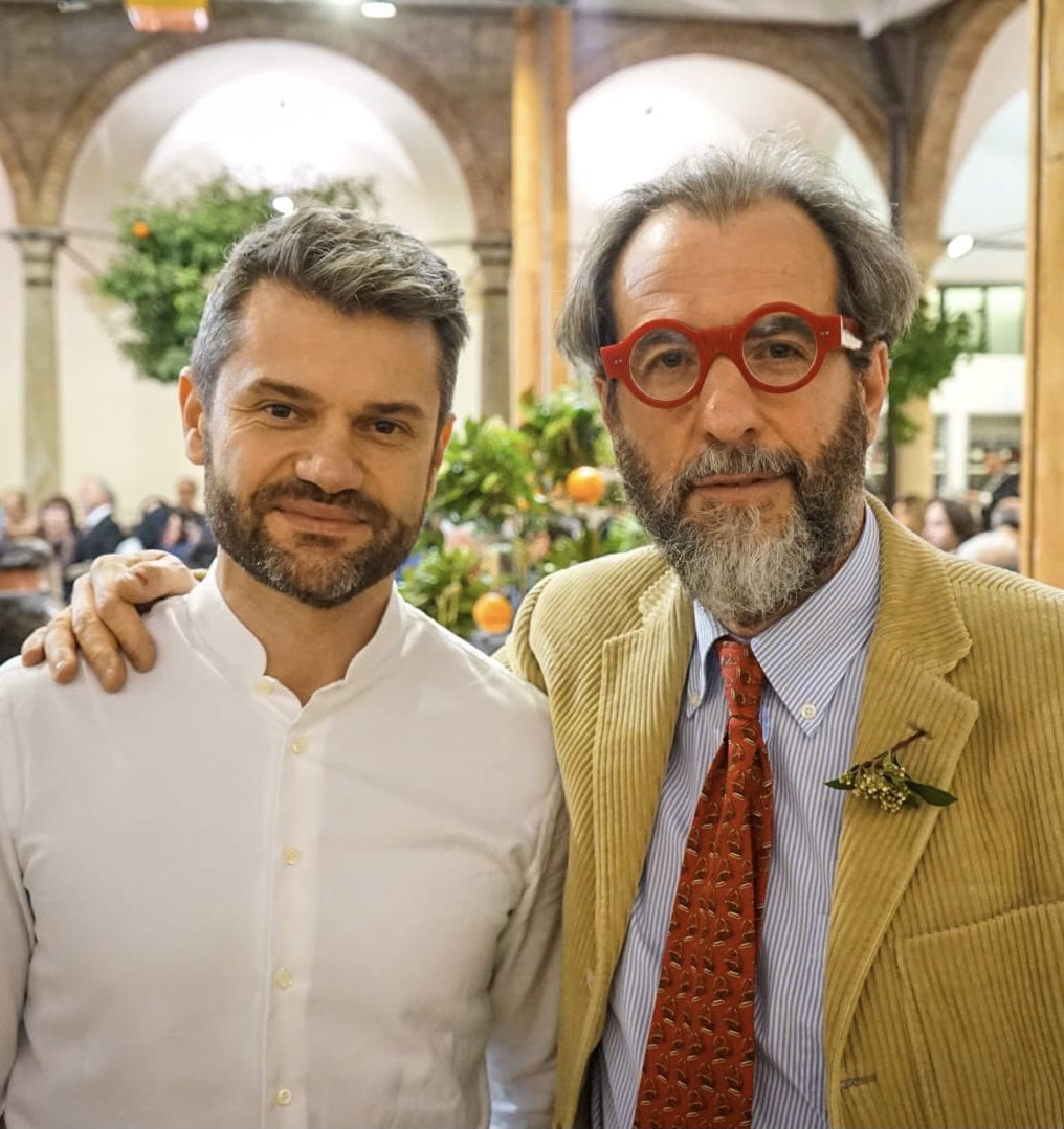 WineNewsIt's tweet photo. Per una super cena per festività 2021 da veri #gourmet arriva il #luxurykit “#PurpleGrain”, firmato #EnricoBartolini, con il suo celebre “#Risotto #raperosse e #salsa #gorgonzola - Evoluzione”, “signature” dello #chef più stellato d’Italia, uno dei #piatti #altacucina più famosi https://t.co/64nLbTvOnL