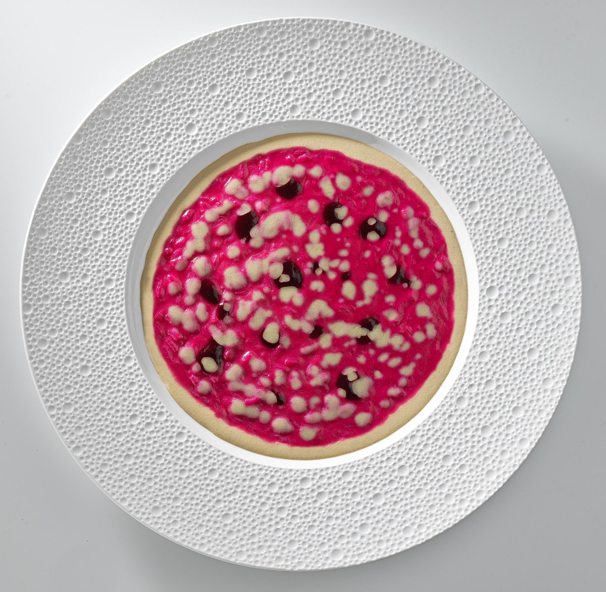 WineNewsIt's tweet photo. Per una super cena per festività 2021 da veri #gourmet arriva il #luxurykit “#PurpleGrain”, firmato #EnricoBartolini, con il suo celebre “#Risotto #raperosse e #salsa #gorgonzola - Evoluzione”, “signature” dello #chef più stellato d’Italia, uno dei #piatti #altacucina più famosi https://t.co/64nLbTvOnL