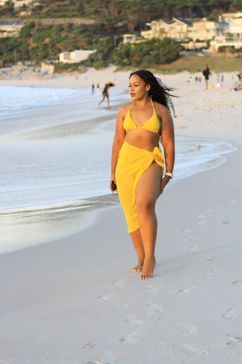 Belle_Fiore_'s tweet image. Golden 🍯