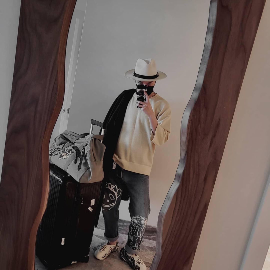 BTS_Trans's tweet photo. 211211 @BTS_twt J-Hope's Instagram Post & Comment
Mirror shot..๐คจ๐ง
I cringed at my own caption ๐ข๐
Trans cr; Aditi @ bts-trans
ยฉ TAKE OUT WITH FULL CREDITS
๐https://t.co/Hh0RqFvWlK https://t.co/UTsKCgW7YZ