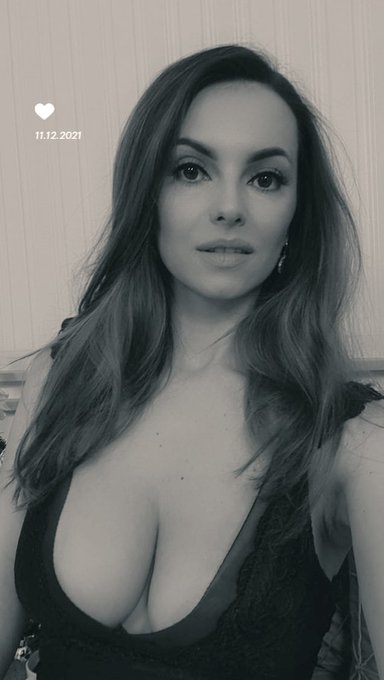 Online in few minutes on @chaturbate ,click the link from bio and join me @chaturbate_eu @InRedMyLife<a class="tags" href="/tag/chaturbate">@chaturbate</a><a href="/tag/winter"class="tags"><span>#winter</span></a>