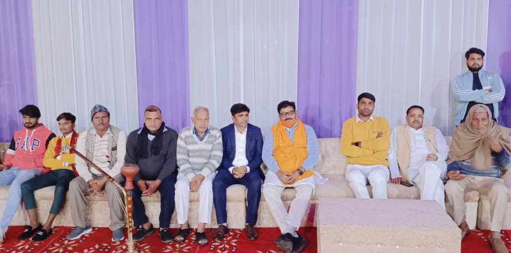 DhirendraGBN's tweet photo. मेरी विधानसभा, मेरा परिवार!!
#Neemka https://t.co/AD7Cp8WLSO