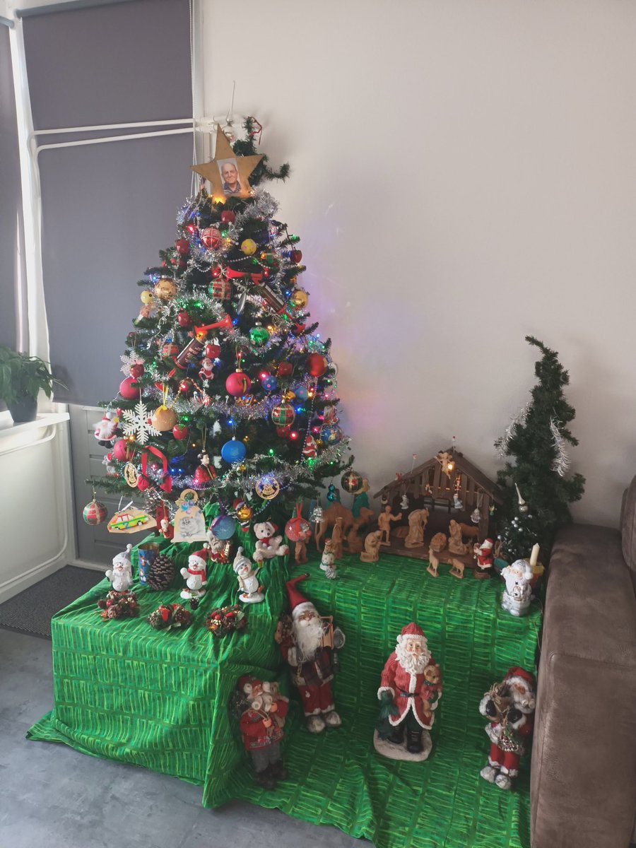 toeterjan's tweet photo. Ik heb de kerstboom gezet in de kerstboom zit ook @snollebollekes de kerstballen in maar ook de toeteren van #toeterjan en papa π’πΊββππ
βοΈβοΈπβοΈπ
βπ’π’πΊπ’πΊβππ
β€β€π
βοΈβ€β€βοΈπ
βπΊπ’πΊπππ
βοΈβ€ππΊπΊ 2021 @omroepbrabant ook mooie herinneringen van vroeger @belveren https://t.co/6CfiY3AuJf