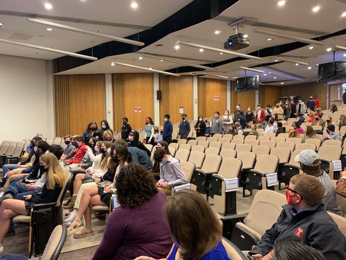 PatLoeb's tweet photo. 2021 #Newstudies graduation. Ever year, extraordinary students spend weeks learning journalism @KYWNewsradio, culminating in their stories being aired to our hundreds-of-ks listeners and this ceremony to recognize their work. https://t.co/tw7bB5LW01