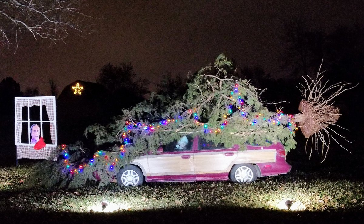 Dops's tweet image. I love dedication to detail. That's why my favorite of all the holiday lights in my city is the house that honors National Lampoon's Family Vacation. @ChevyChaseToGo Even Clark would be proud. #FamilyVacation #Griswolds #Christmaslights