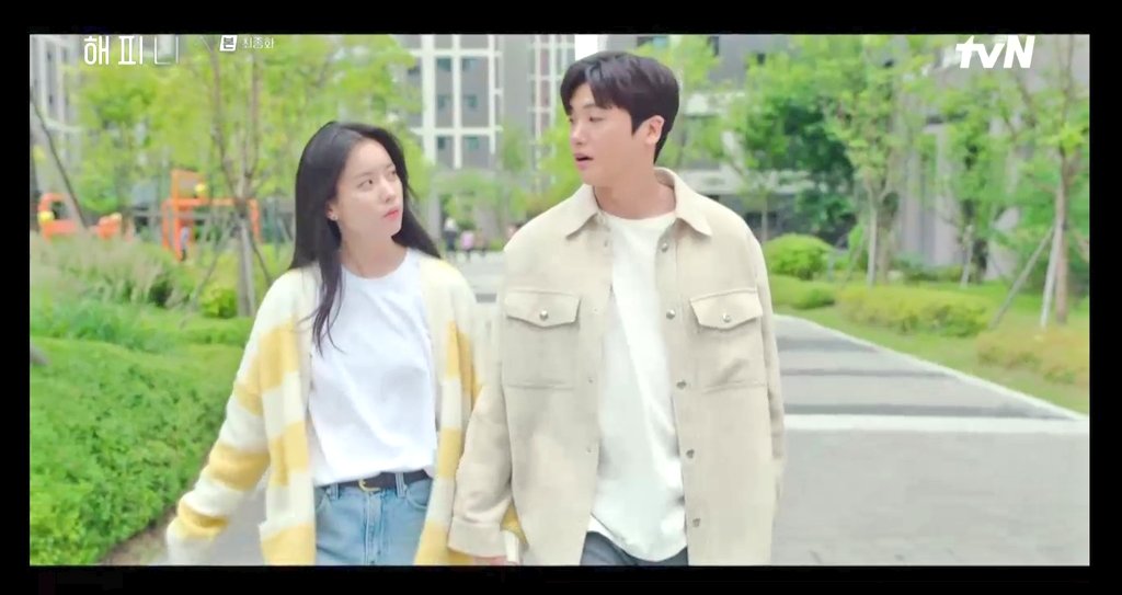 Chichiiiya's tweet photo. YiHyun confessing why he became a cop, not going to USA and when he started to have feelings for SaeBom is the happy ending we never thought we needed. Plus them betting about household chores at the end is just so Married Couple vibes 🥺❤️

#HappinessFinale #HappinessEp12 https://t.co/eNepk3AQ30