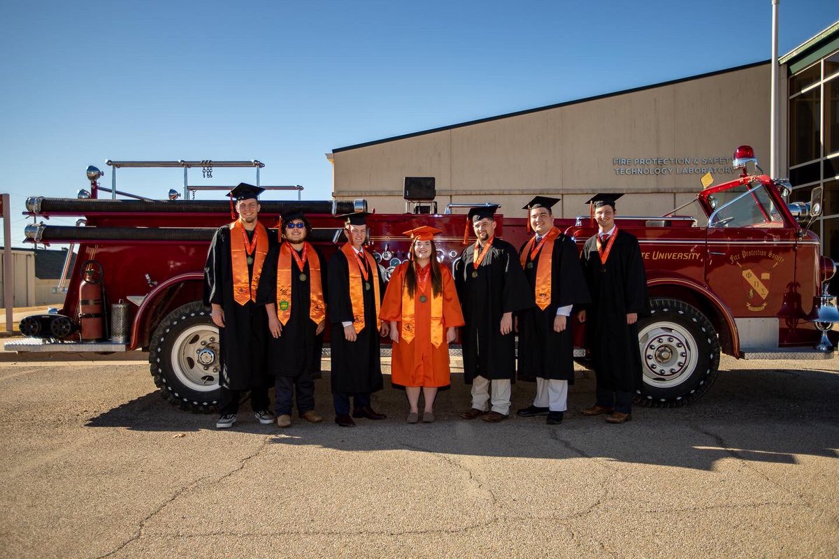 FPSETatOKstate's tweet photo. Congrats to our #okstate21 #fpset graduates π!! We were able to capture this group on their last day in lab. So proud of all of them, including our #ceat Orange Robe candidate! π₯ https://t.co/y7y2r2b81f