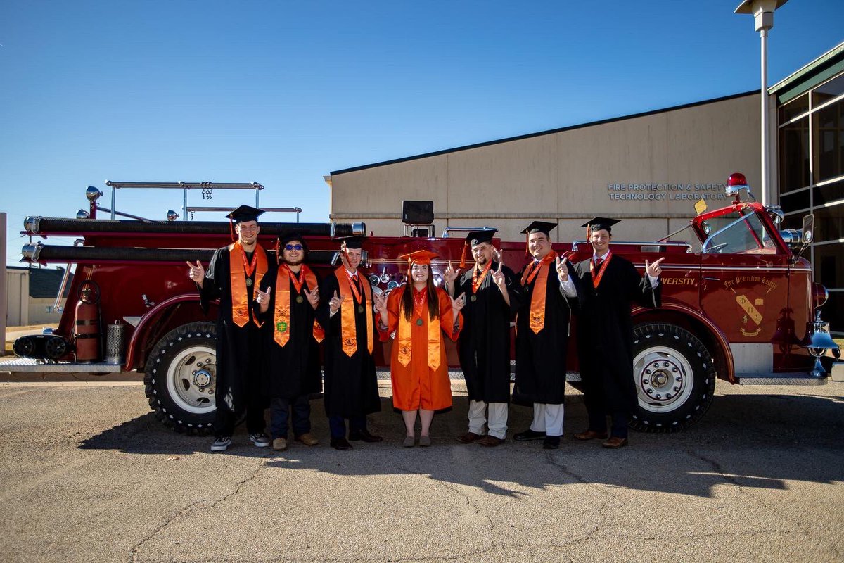 FPSETatOKstate's tweet photo. Congrats to our #okstate21 #fpset graduates π!! We were able to capture this group on their last day in lab. So proud of all of them, including our #ceat Orange Robe candidate! π₯ https://t.co/y7y2r2b81f