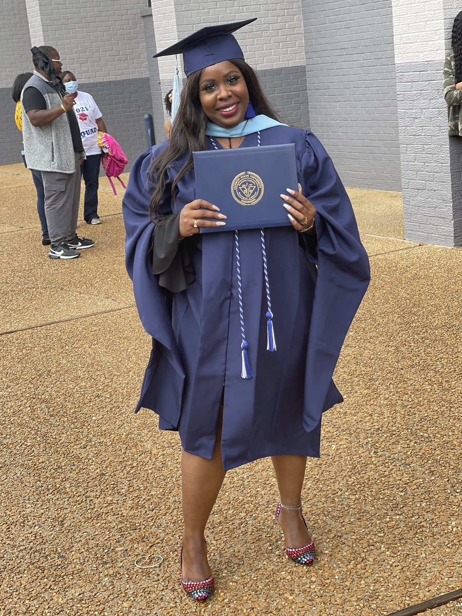 Carvina_Vadoll's tweet photo. You’re new favorite Clinical Mental Health Counselor 💙🤍 👩🏽‍🎓
#TwoDegreesHotter🔥 #IDIDIT #masteredit #JSUGrad21 https://t.co/7D06jmZvx0