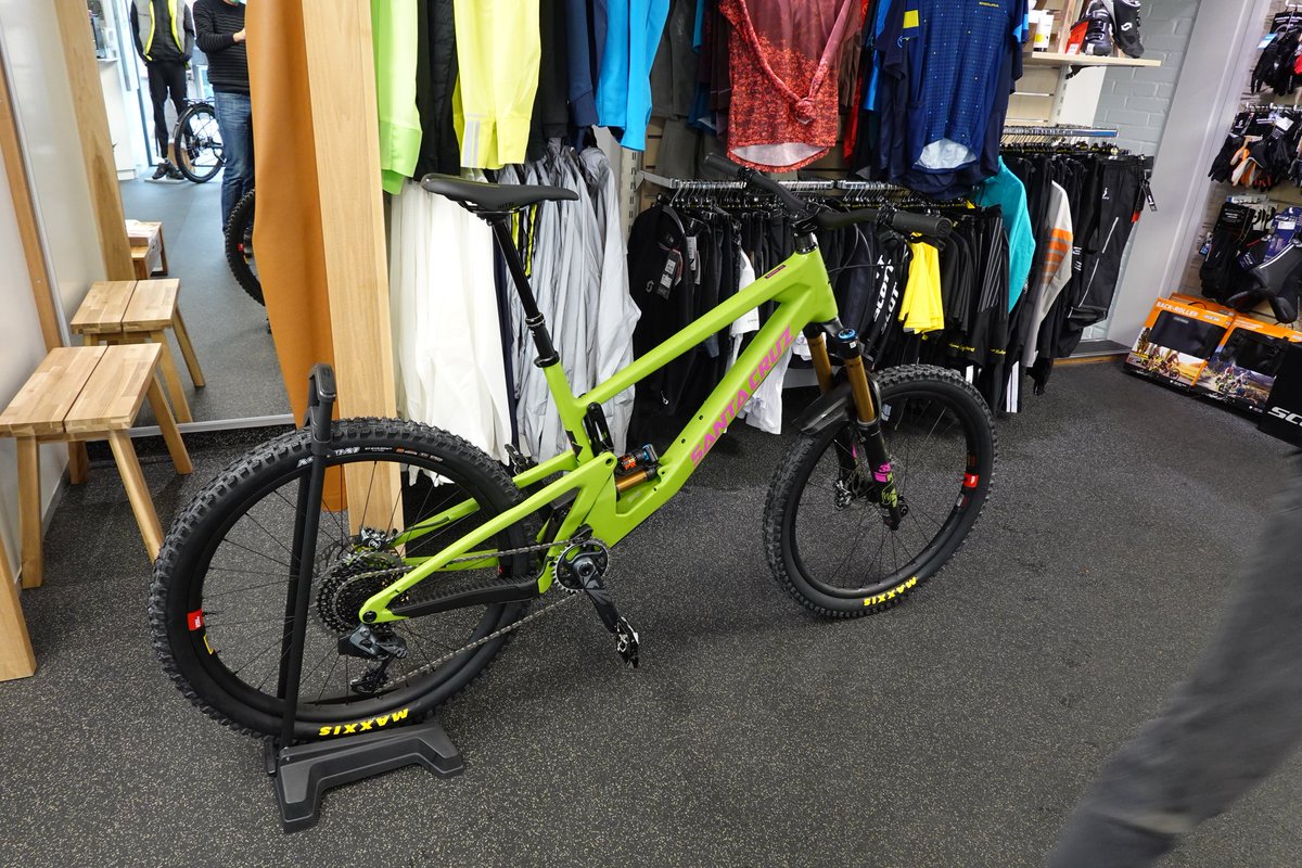 DanielcScherrer's tweet photo. Mein neues Velo! 🤩 #Nomad5 @santacruzbikes https://t.co/b2SCvZtlpR