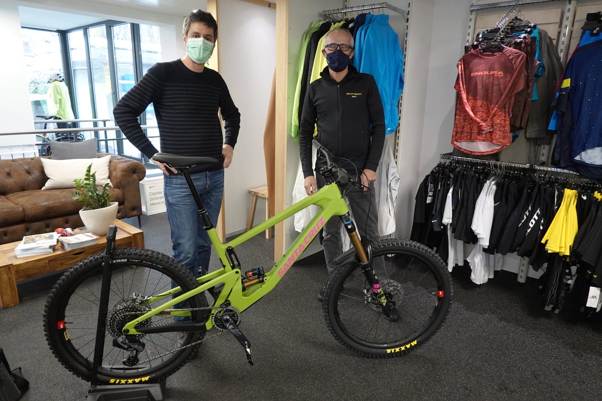 DanielcScherrer's tweet photo. Mein neues Velo! 🤩 #Nomad5 @santacruzbikes https://t.co/b2SCvZtlpR