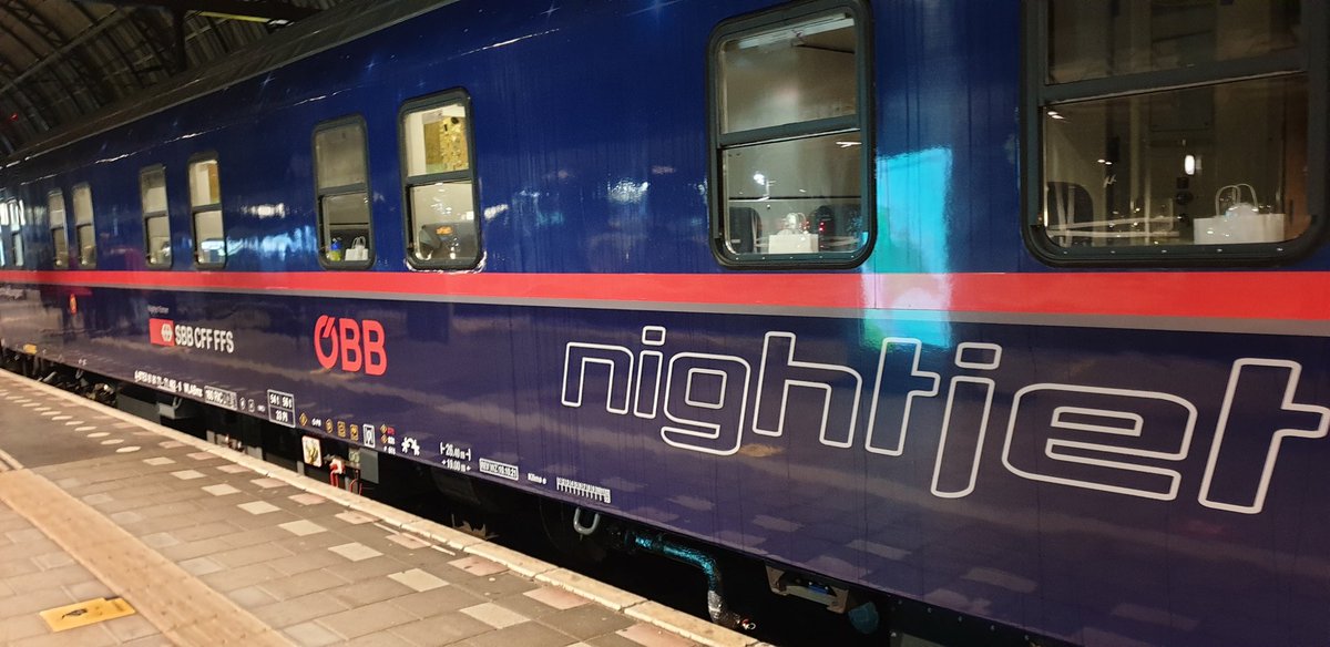 Ik begin gelijk met een première waar ik al heel wat maanden naar uitkijk: de nieuwe #Nightjet naar Basel en Zürich! Ik reis mee in het slaaprijtuig.