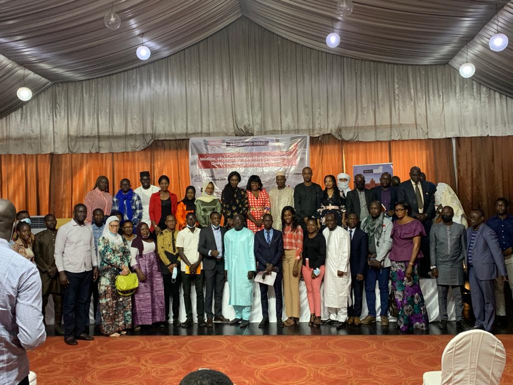 cha_sangk's tweet photo. Un grand merci @Timbuktuacps de m'avoir permis de donner mon avis sur l'impact des #fakenews dans le processus de la #paix. Un bravo spécial @Honorable_Nath pour la pertinence de ton intervention et toujours un plaisir d'échanger avec toi. @FatimaAlAnsar2  encore merci ! https://t.co/wnq1t0x5Yo