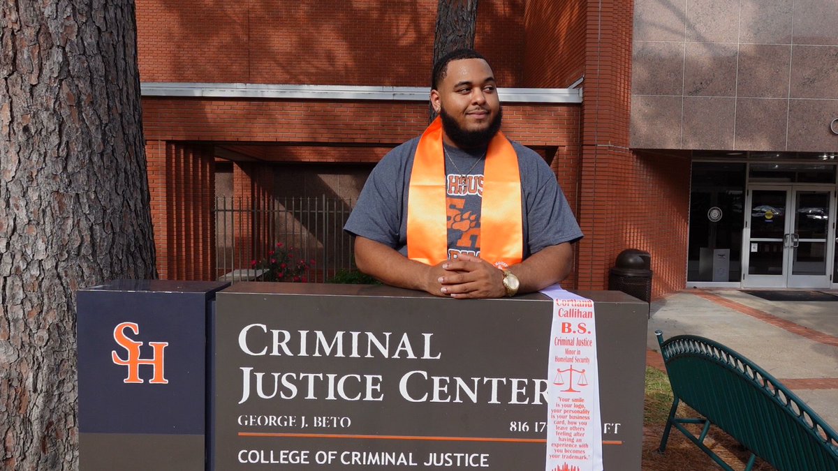 cortlluminati's tweet image. “Gotta thank God for this one
Gave me heart and wisdom 
Helped me dodge the grave, helped me dodge the system “🎓🍾 ~ Rodarius Green 

B.S. Criminal Justice 
Minor Homeland Security 
#finiSHed 
#BlackGrad