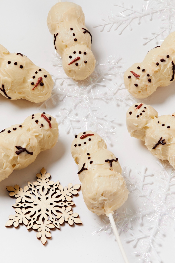 stickyfingersdc's tweet photo. Our Snowperson Cake Pops are almost too cute to eat! (Don’t worry, you can order more.)
#cakepopsofinstagram #holidayfood #vegansweets #holidaydessert #holidaydesserts #vegancakes #veganholiday #smallgifts https://t.co/059qTNIqim