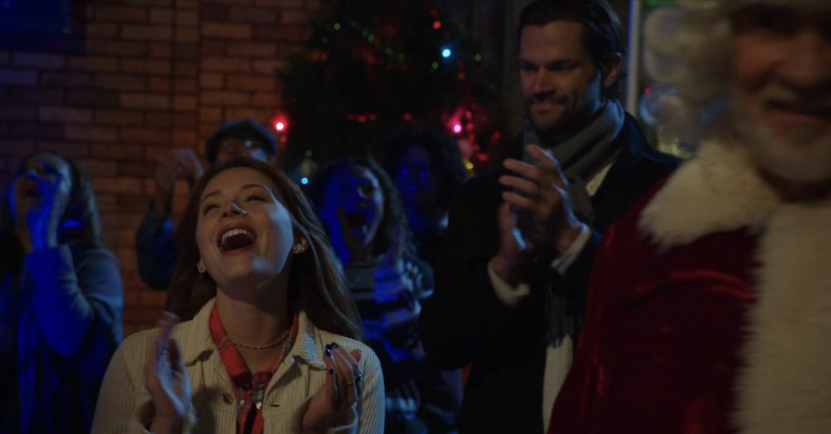 _whatsinaname7's tweet photo. Look at Cordell so fondly staring at his girl. So happy to see her smile. Father Daughter bonds just make me cry for the love I share with my Dad 💖😭

| #Walker | #JaredPadalecki | #ThankYouLinz | https://t.co/Eex5YrGon9