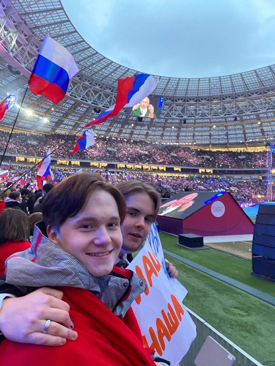 JustMrPako's tweet photo. хочу поговорить про вакцинацию и ее важность
ну тут все просто, мы все хотим здоровья для своих близких, а вакцинация позволяет быть уверенным, что ты не заразишь своих близких, что уже отлично 
я и моя семья вакцинированы и вам рекомендуем #МГЕР #МолодаяГвардия #ЗдороваяРеакция https://t.co/ovvczgsYhq